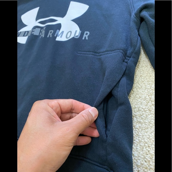 Under Armour Loose Long Neck Hoodie Women’s Small - Picture 4 of 6